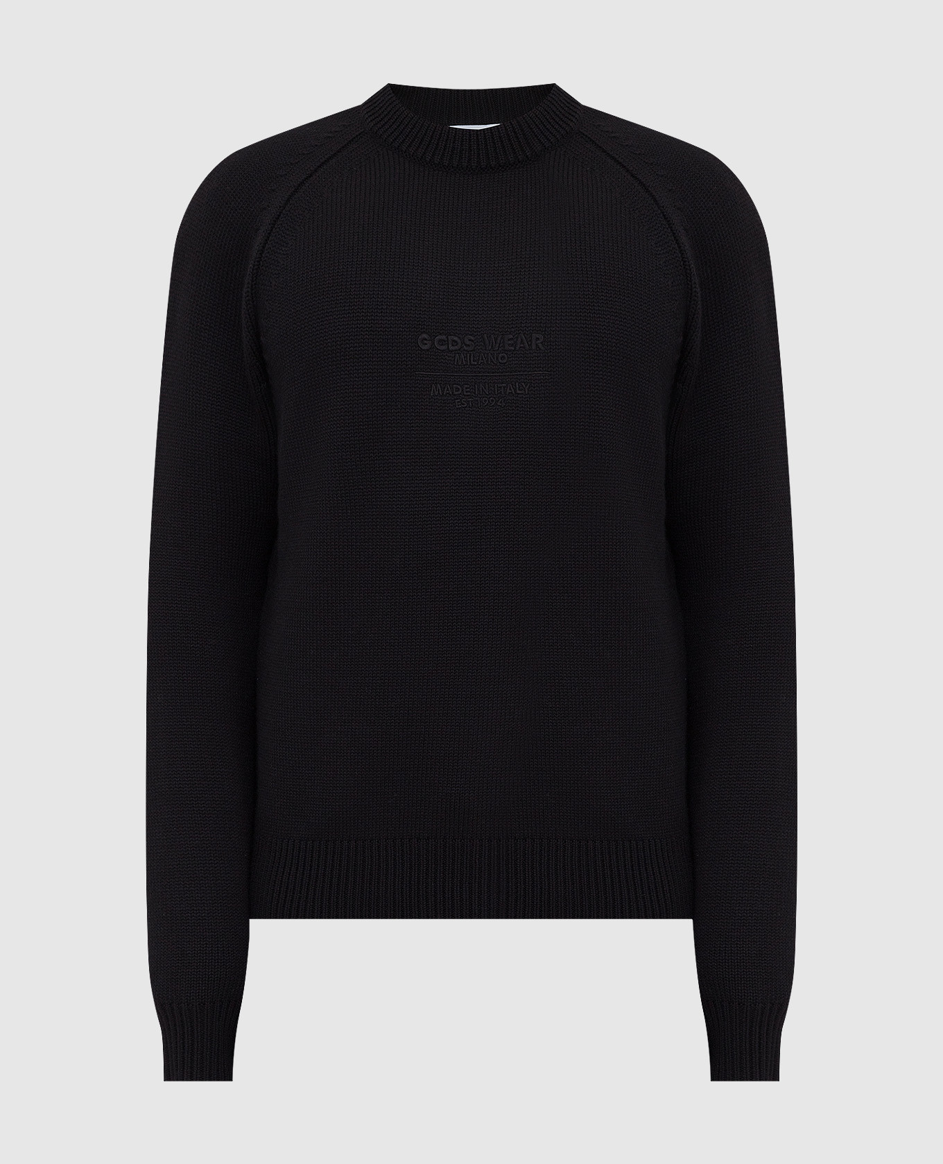 Черный свитер с вышивкой