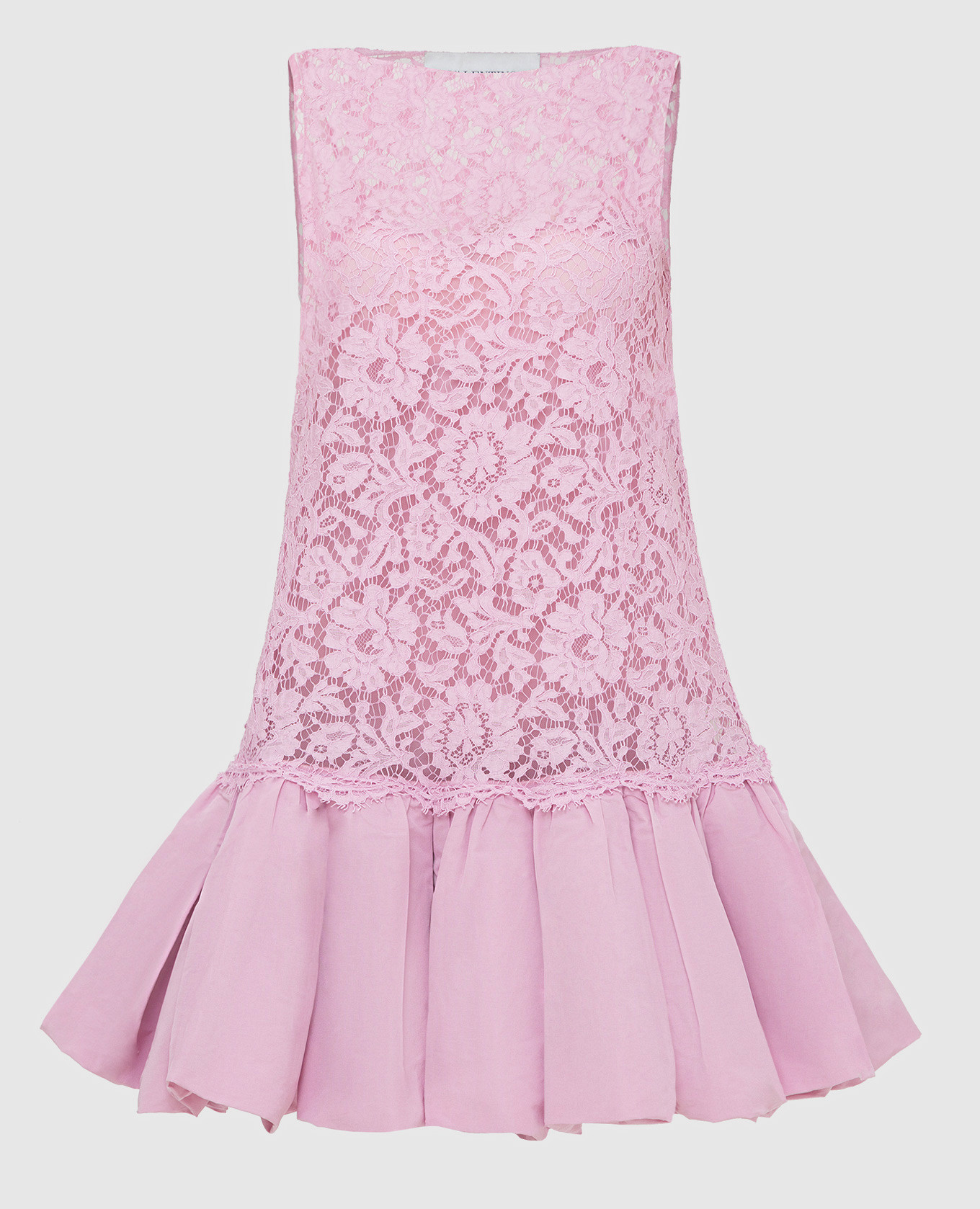 Розовое платье из кружева без рукавов