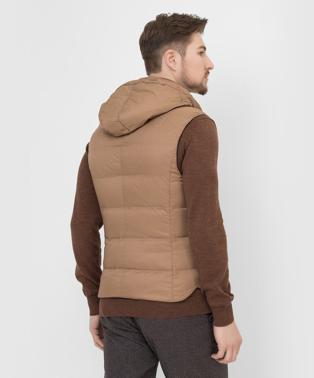 Brunello Cucinelli Светло-коричневый пуховый жилет MR4051716 изображение 4