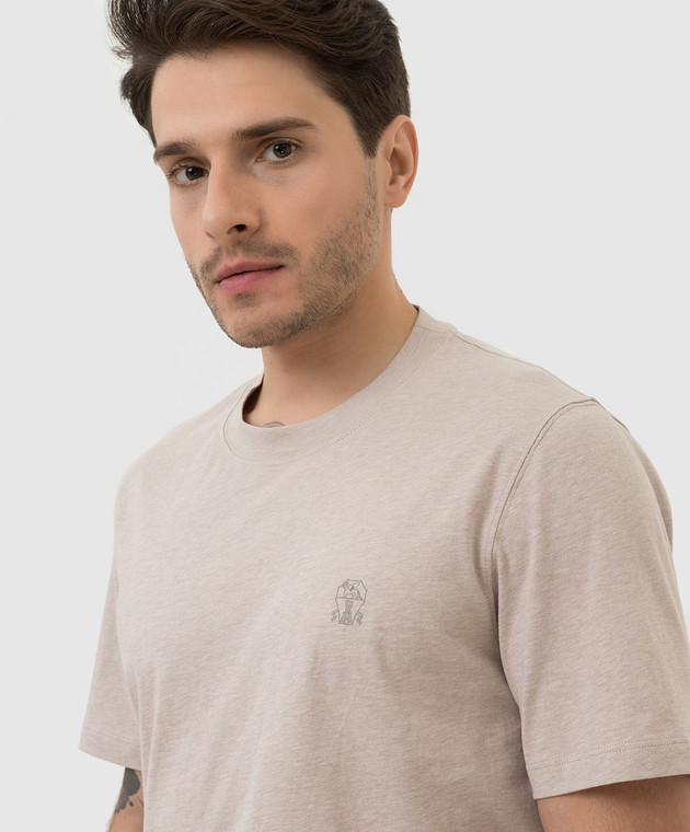 Brunello Cucinelli Бежевая футболка с эмблемой M0T618440 изображение 5