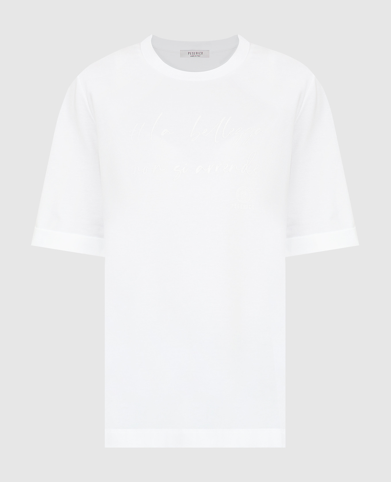 Белая футболка с принтом и разрезами