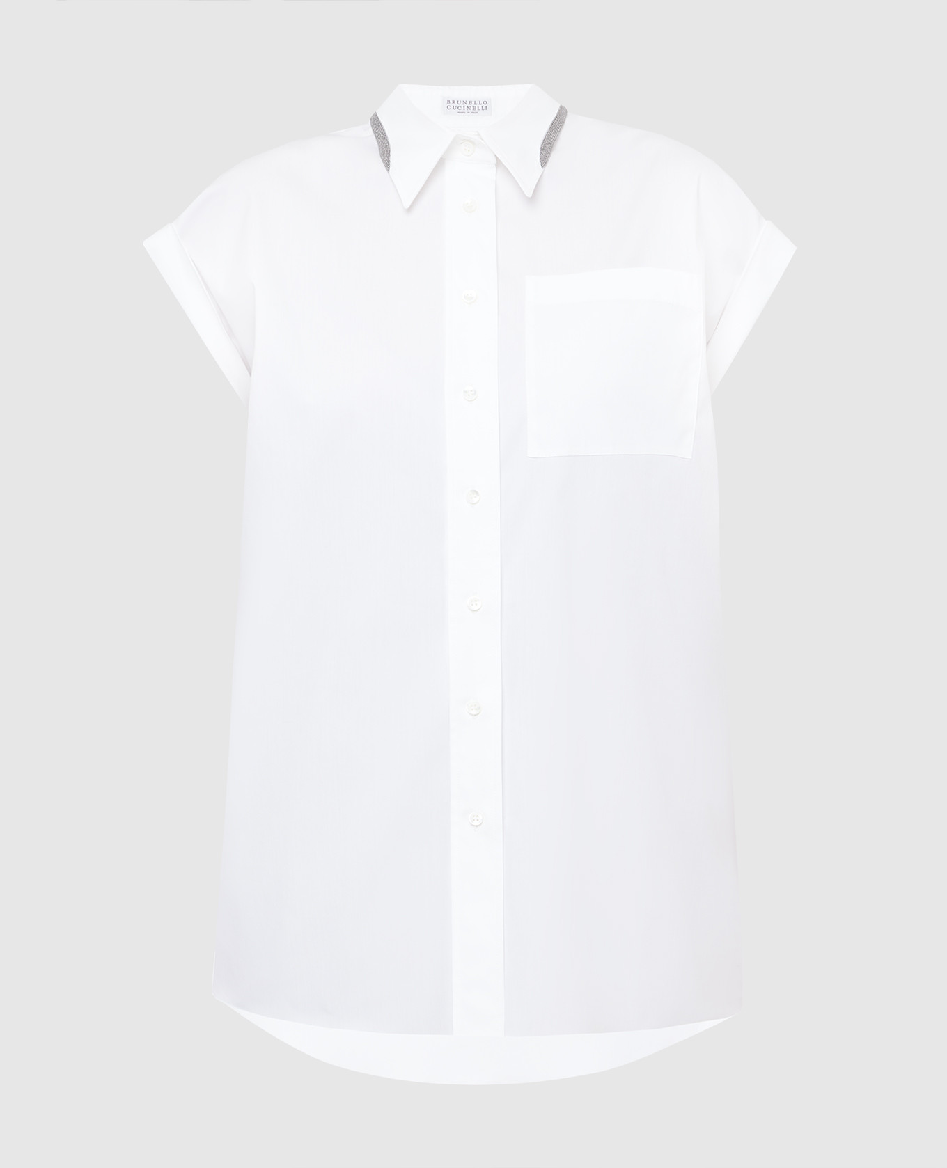 Белая рубашка с цепочками и разрезами