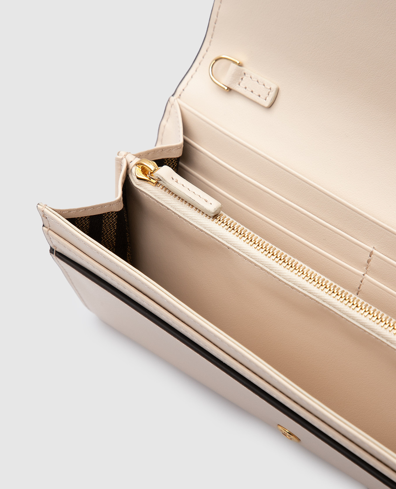 Fendi Светло-бежевый кожаный кошелек с эмблемой 8M0365AHM0 изображение 3