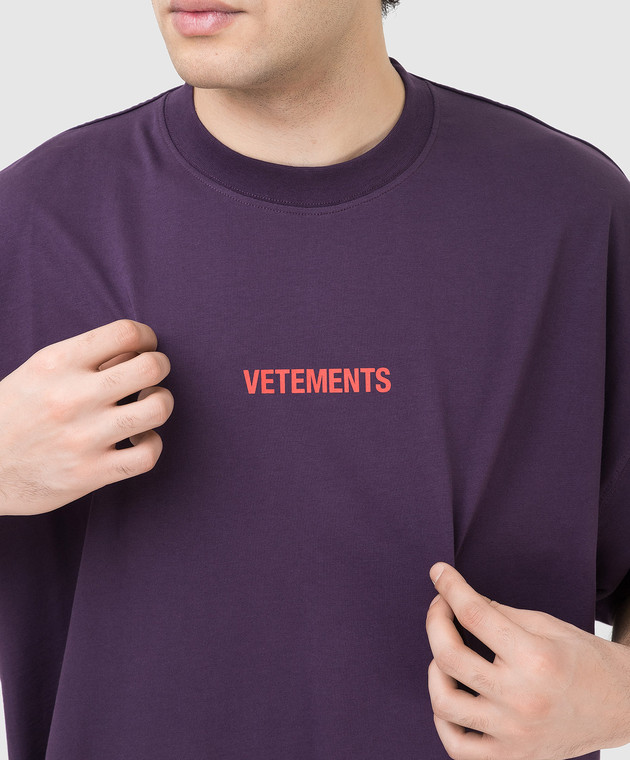 Vetements Фиолетовая футболка с принтом логотипа UE52TR120L изображение 5