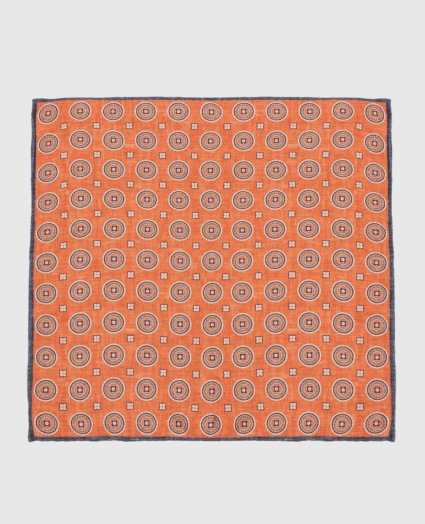 Оранжевый шелковый платок в узор