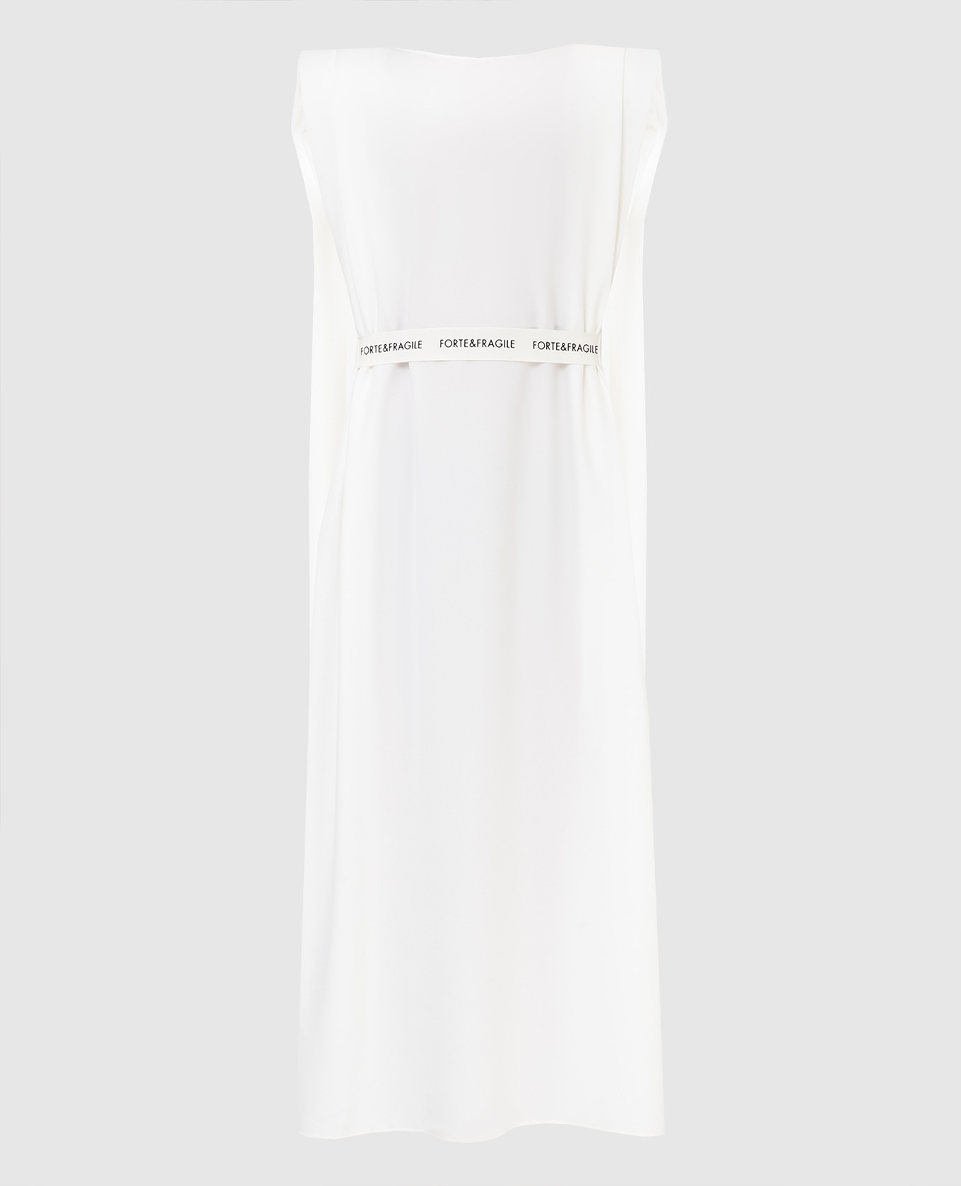 Белое платье с драпировкой и вырезом на спине