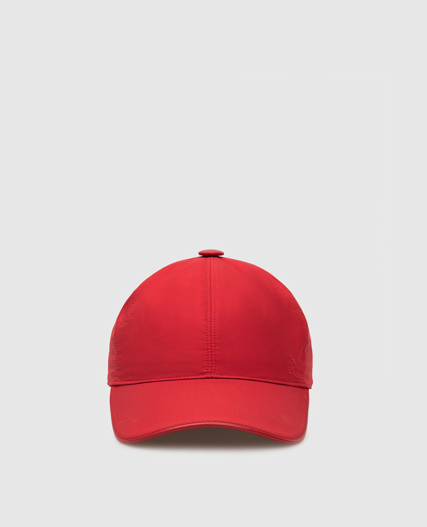 Красная кепка из шелка