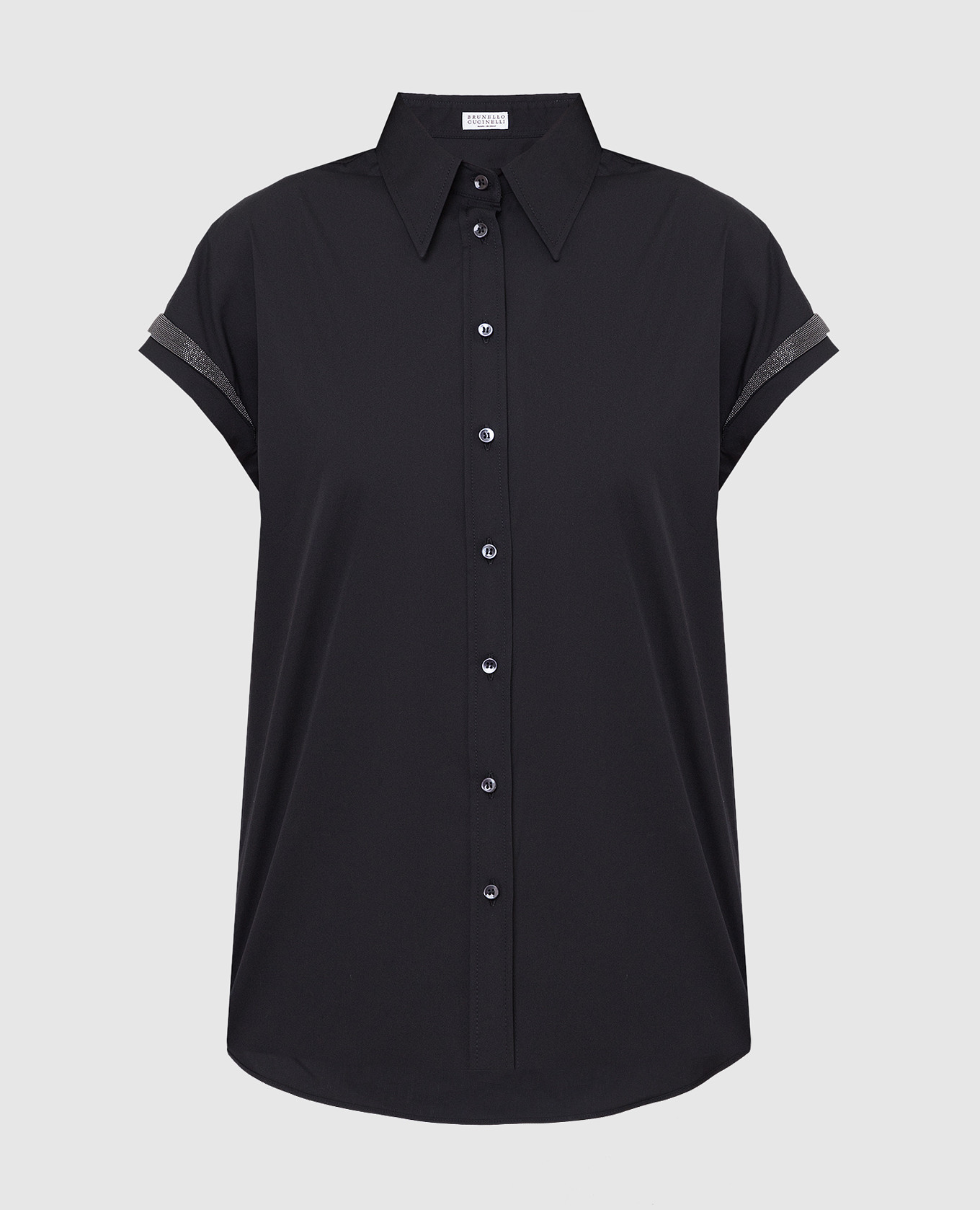 Черная рубашка с разрезами и цепочками