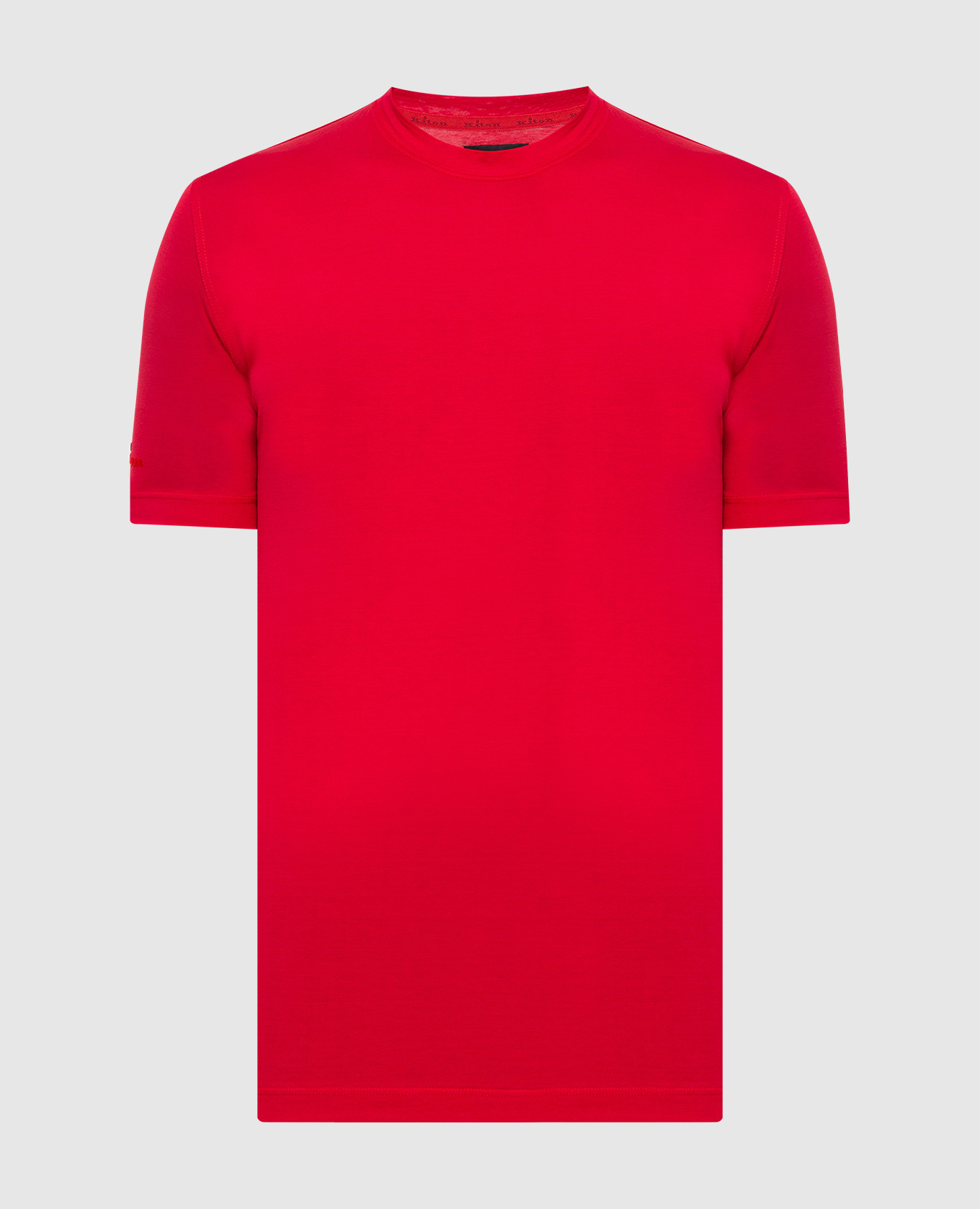Красная футболка