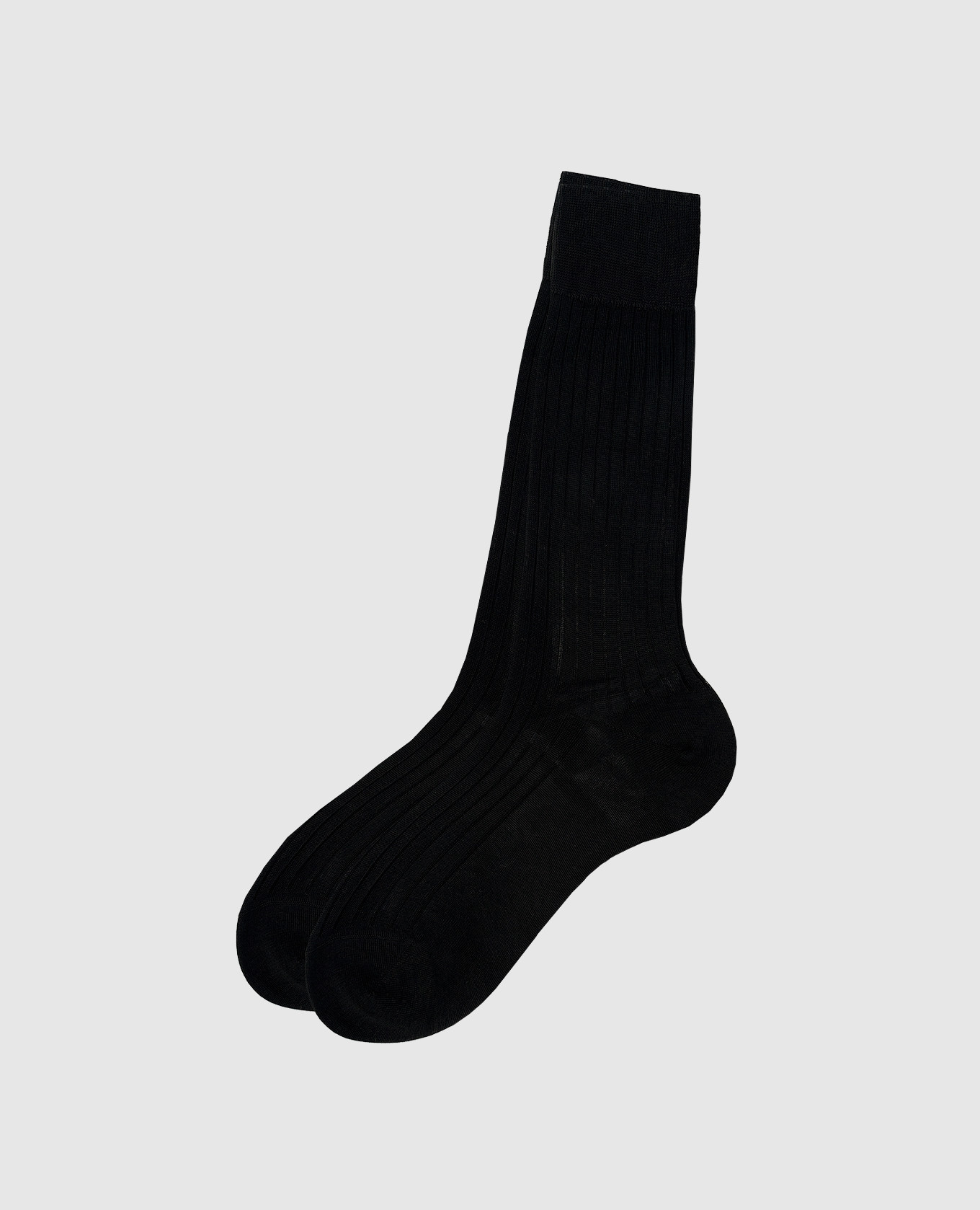 Черные носки в рубчик