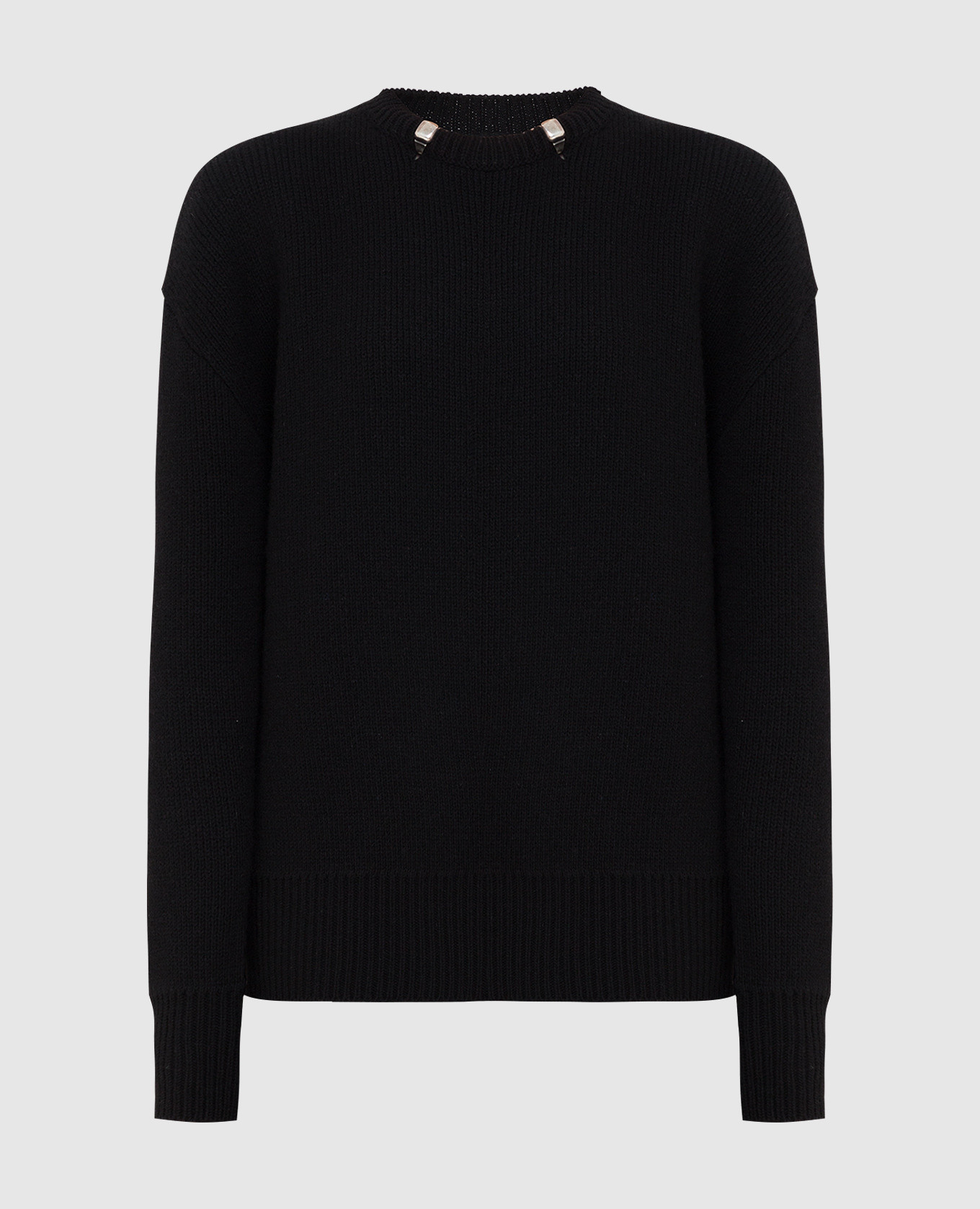 Черный свитер из шерсти