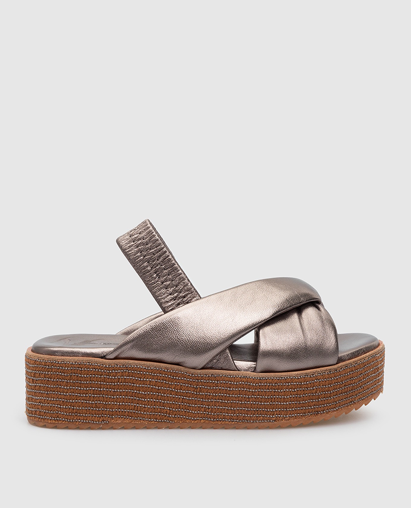Steel leather sandals with bulky soles with monili