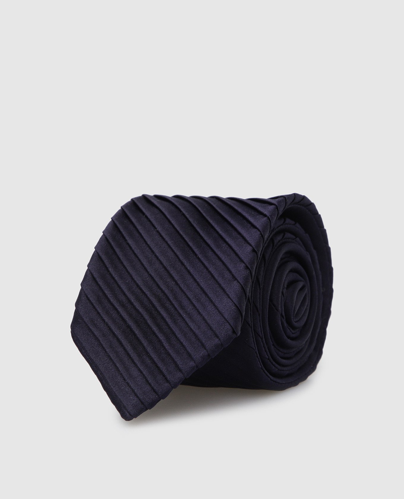 Children's silk tie with tucks