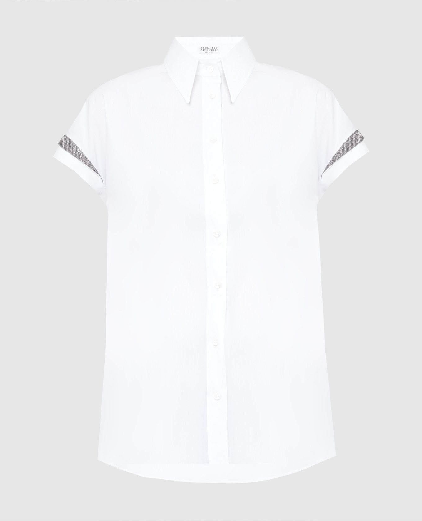 Белая рубашка с разрезами и цепочками