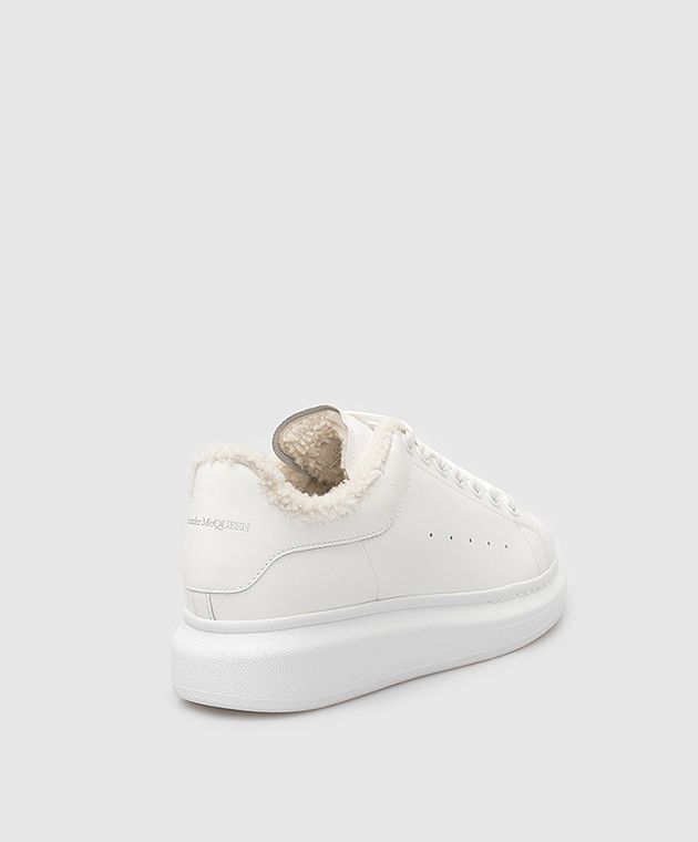 Alexander McQueen Белые кожаные кроссовки на меху с логотипом 609650WIAFI изображение 4