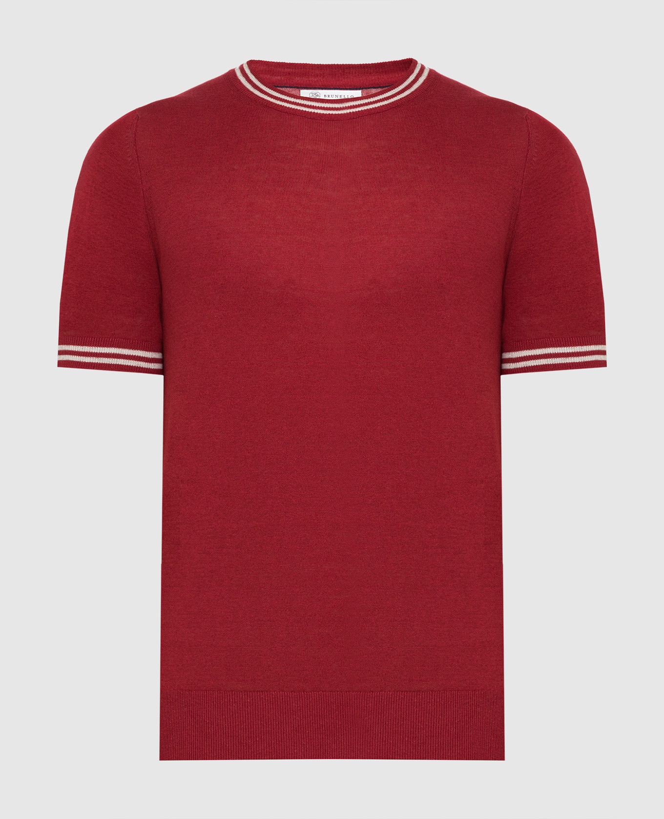 Красная футболка из льна